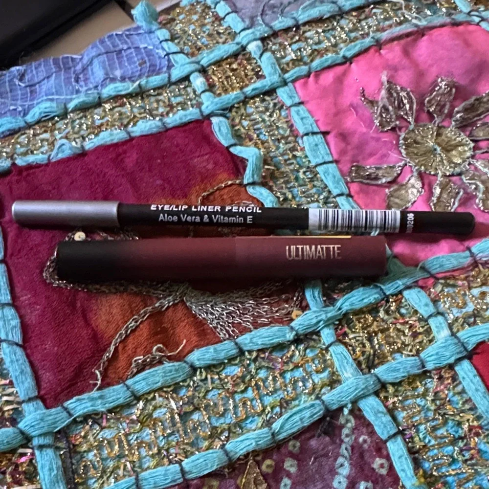 Ultimatte Lipstick and eyeliner Set